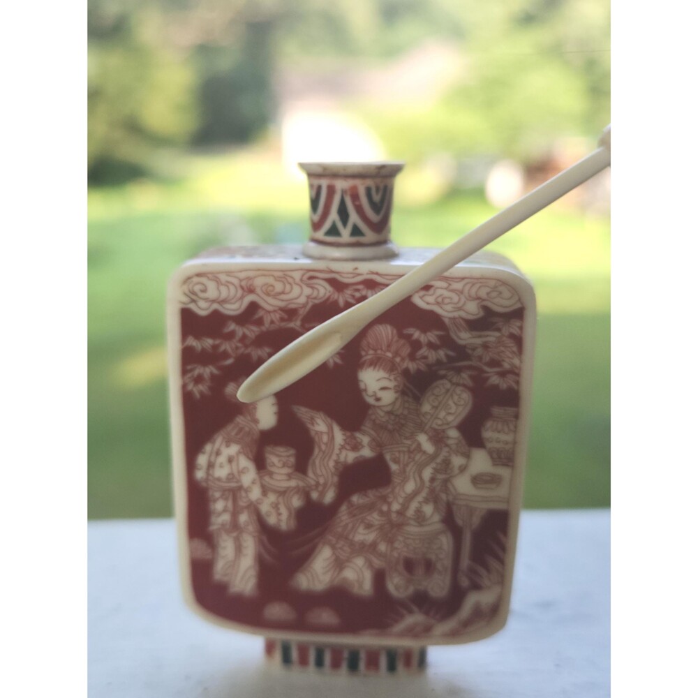 Antique Porcelain Snuff Bottle with Spoon | Kanji Studio Mark | Iron Red Enamel - Picture 4 of 16